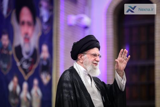 رهبر انقلاب: شهید رئیسی خود را از مردم برتر نمیدانست رهبر انقلاب: شهید رئیسی خود را از مردم برتر نمیدانست