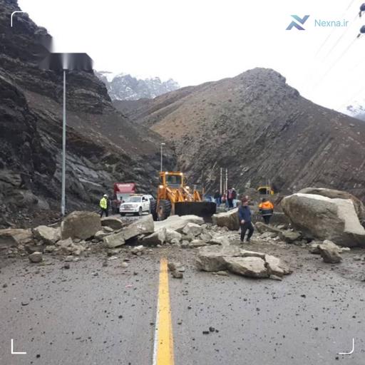 ریزش سنگ در جادۀ چالوس