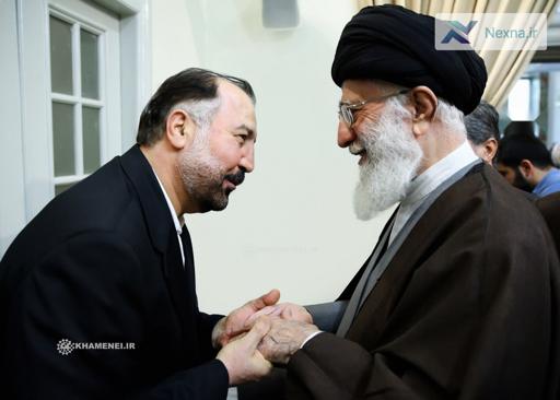 تصویری از شهید فؤاد شُکر در کنار رهبر انقلاب