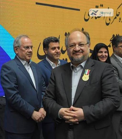 محمد شریعتمداری برنده نشان ملی مدیریت کسب و کار سال