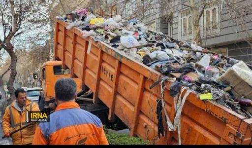 کشف ۱۰ تن زباله در خانه ای قدیمی در تهران؛ مقابله با آلودگی و حفظ بهداشت شهر
