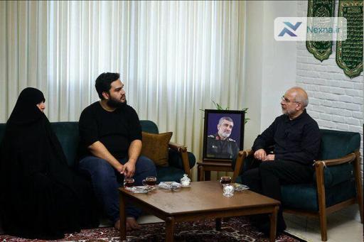 حضور قالیباف در منزل شهید حاجی‌زاده