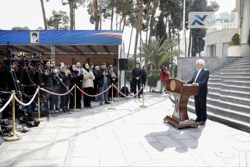 عارف: خبرنگاری در ایران، شغلی سخت با توقعات بالا